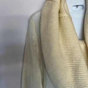LORD & TAYLOR SWEATER